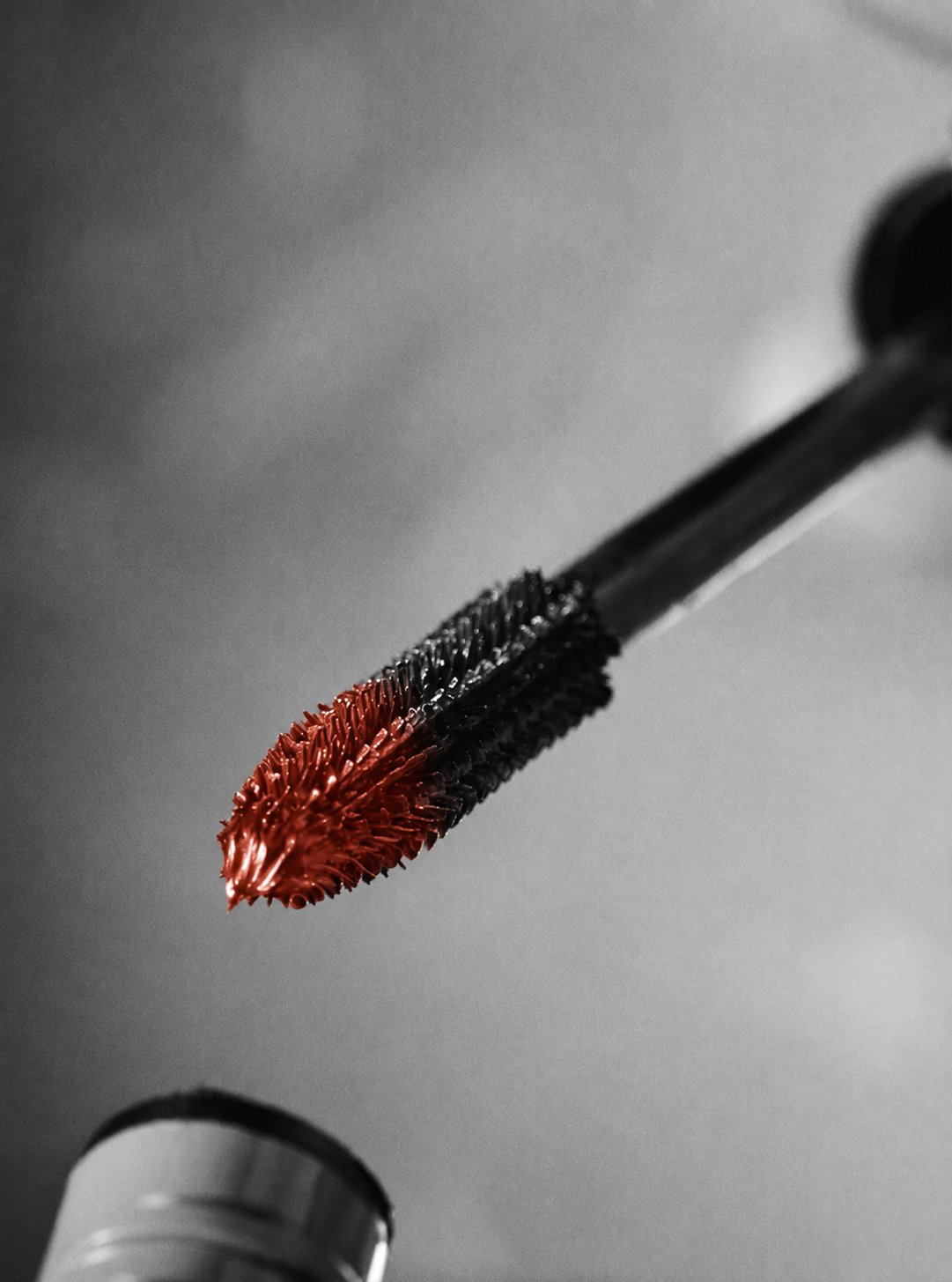 Long and roux peptide mascara by oroux skin for redheads showing color at the end of mascara spoolie